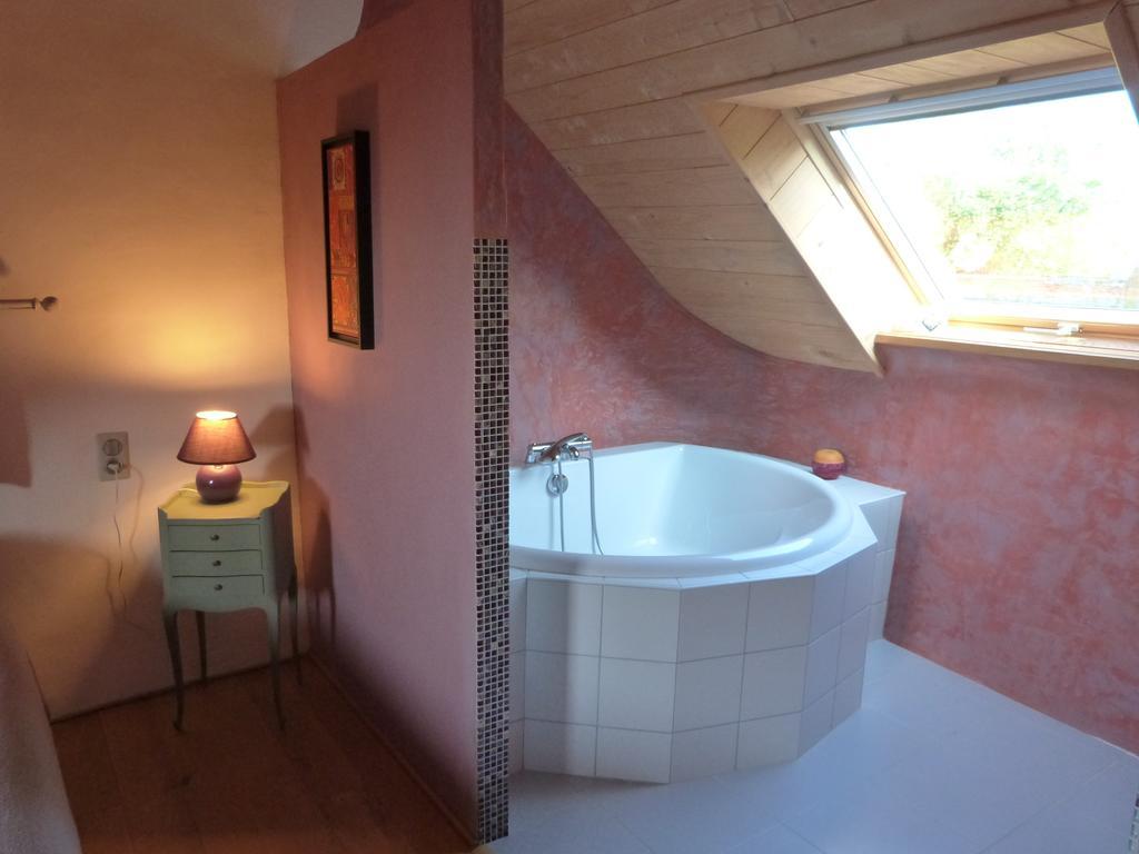 Bed And Breakfast La Fontaine Blanche Melgven Chambre photo
