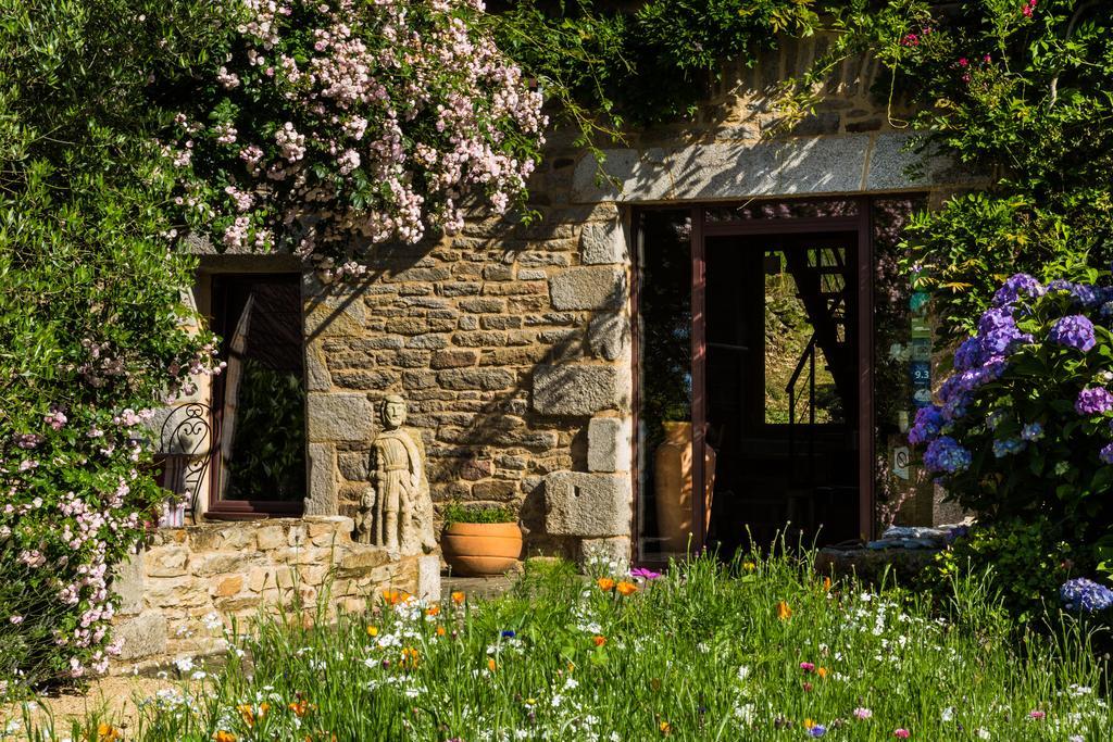 Bed And Breakfast La Fontaine Blanche Melgven Extérieur photo
